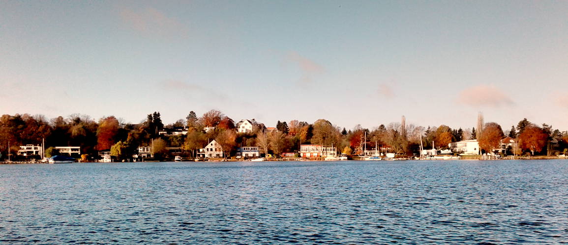 So sieht die Nautik Bootsschule in Berlin vom Wasser aus aus!