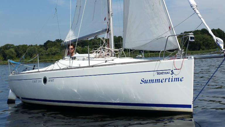 Segelyacht First 210 als Daycruiser in Berlin chartern / mieten